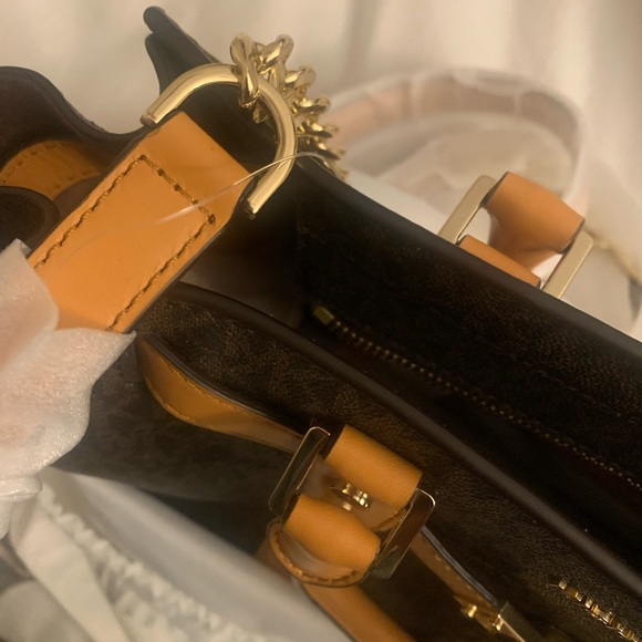 Michael Kors Handbag - Picture 8 of 9